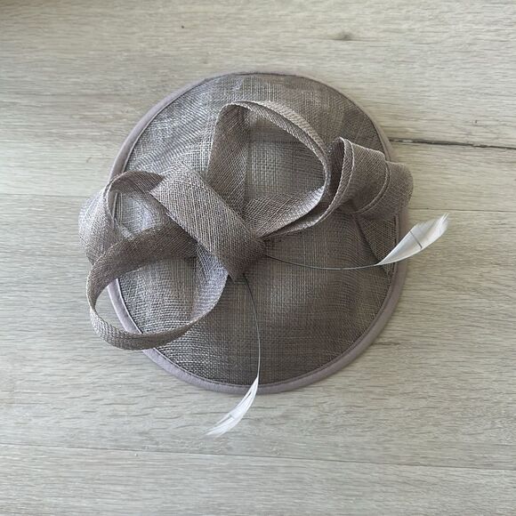 Floris Amor Derby Fascinator with Clip OS NEW IN BOX - Picture 1 of 6